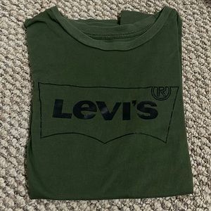 Levi’s green t-shirt